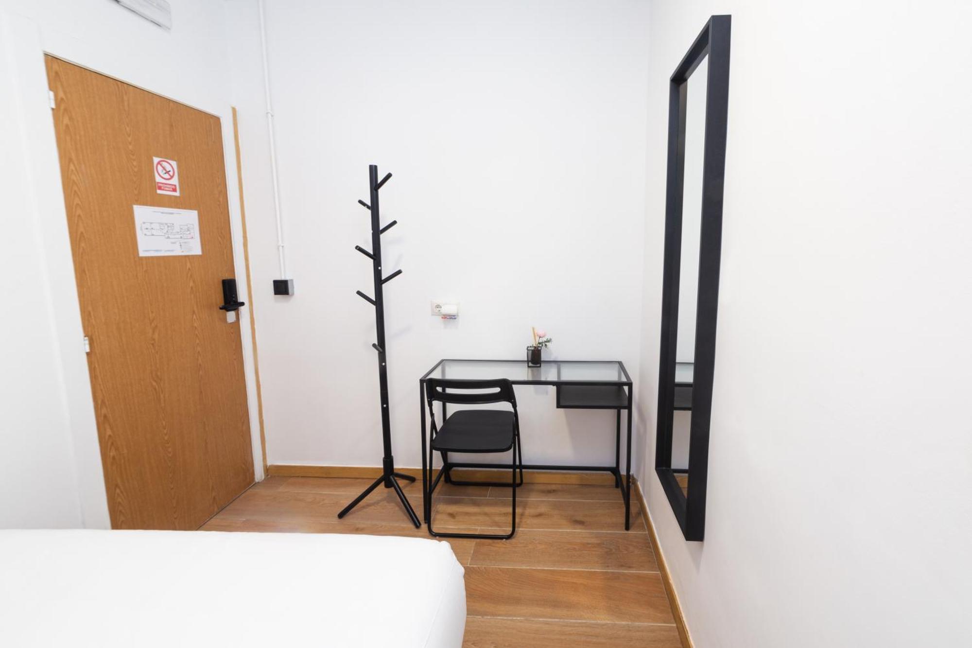 Hostal Siesta & Go Nuevos Ministerios Madrid Exteriör bild