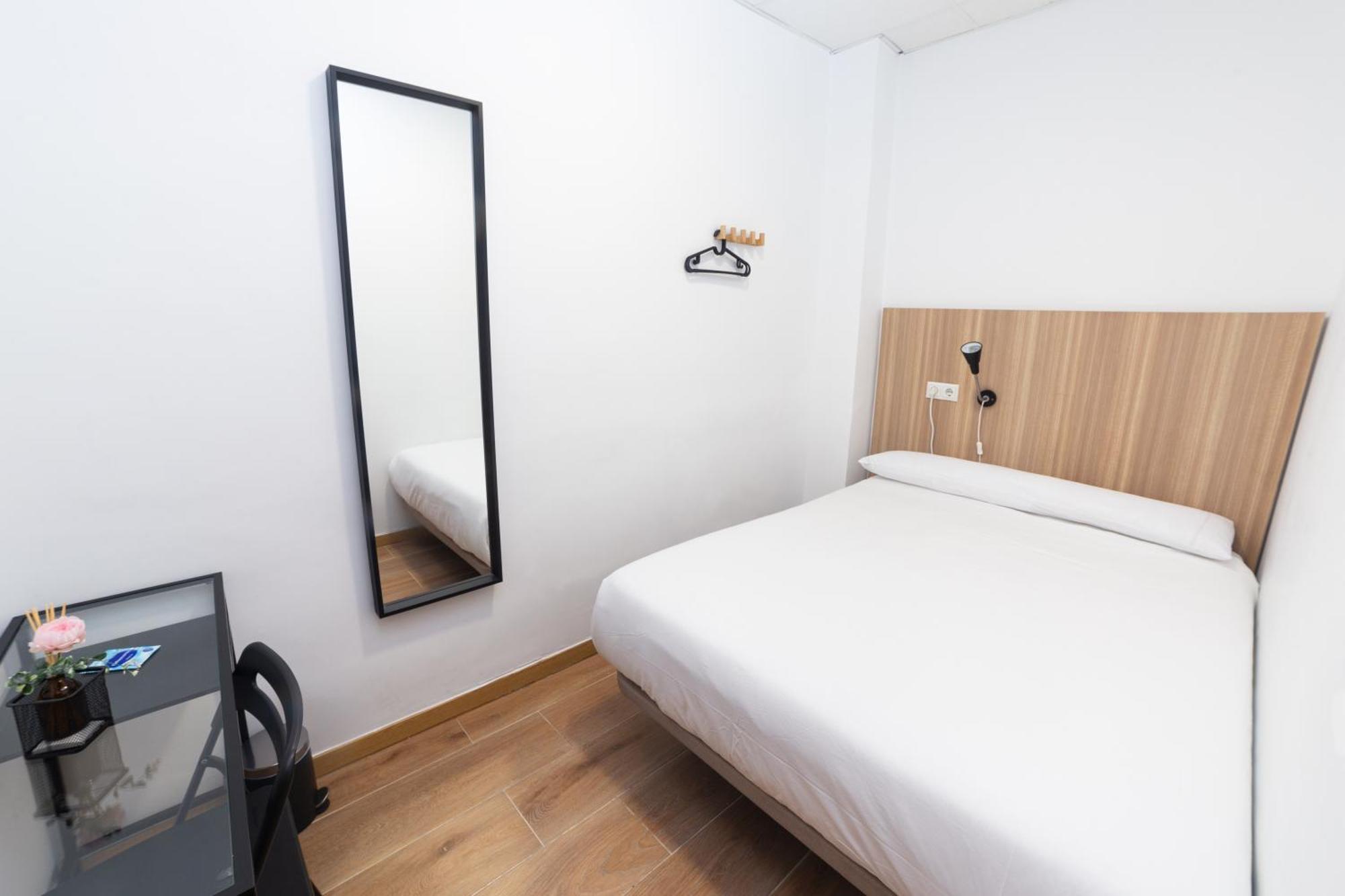 Hostal Siesta & Go Nuevos Ministerios Madrid Exteriör bild