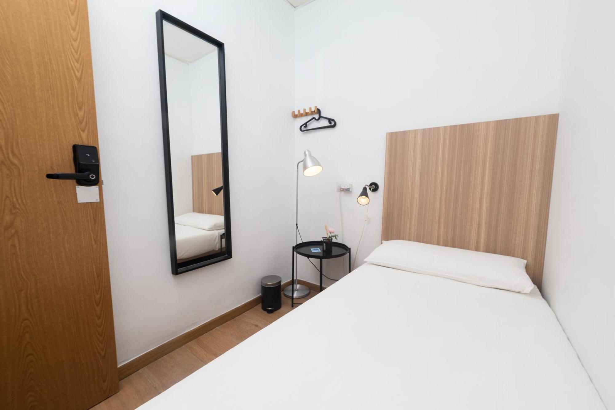 Hostal Siesta & Go Nuevos Ministerios Madrid Exteriör bild