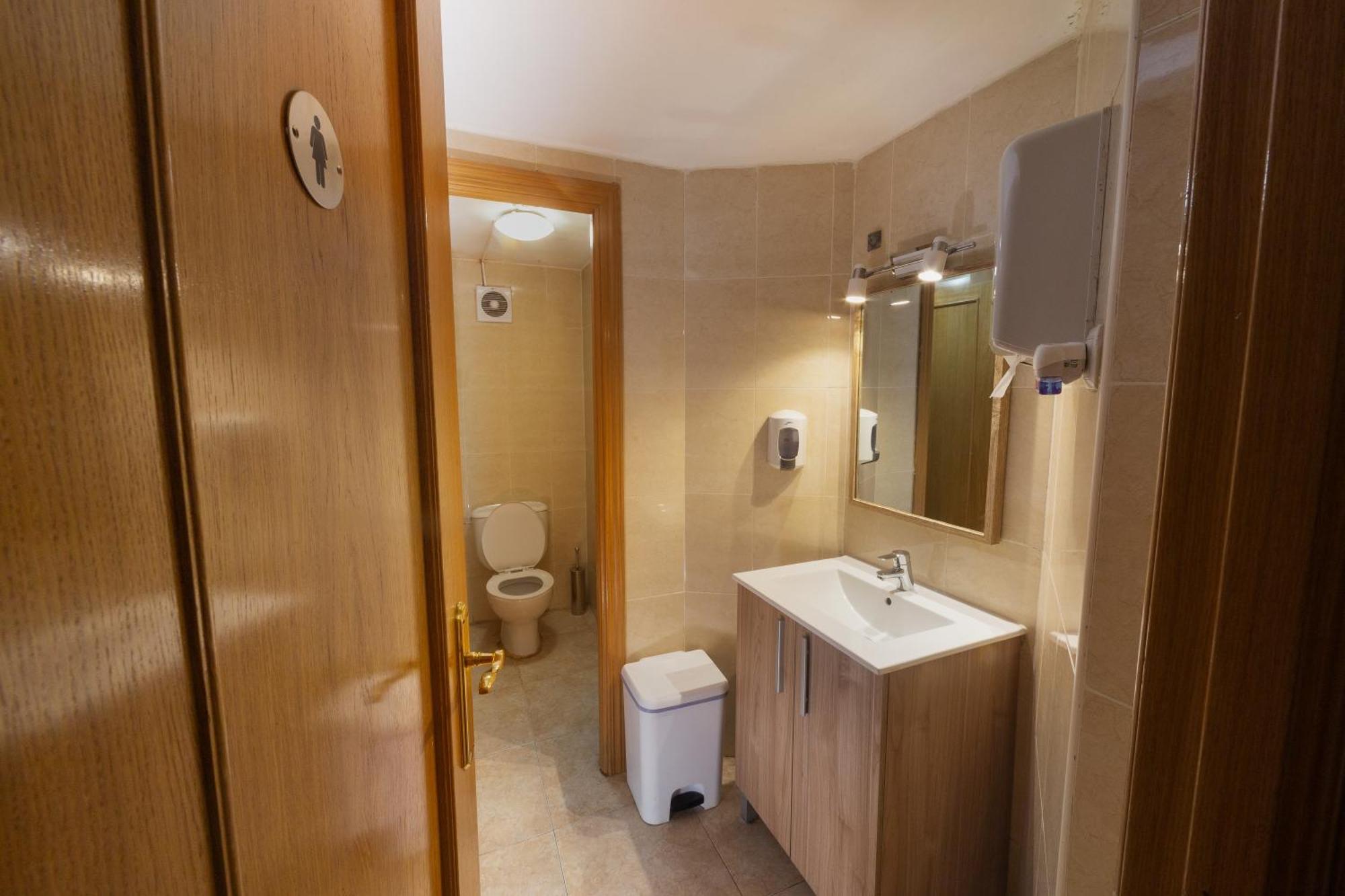 Hostal Siesta & Go Nuevos Ministerios Madrid Exteriör bild